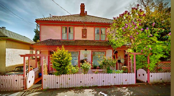 Victoria BC Vacation Rentals at the Gingerbread Cottage